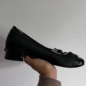 Vionic Mod Daphne Black Patent Leather Contrast  in Size 8